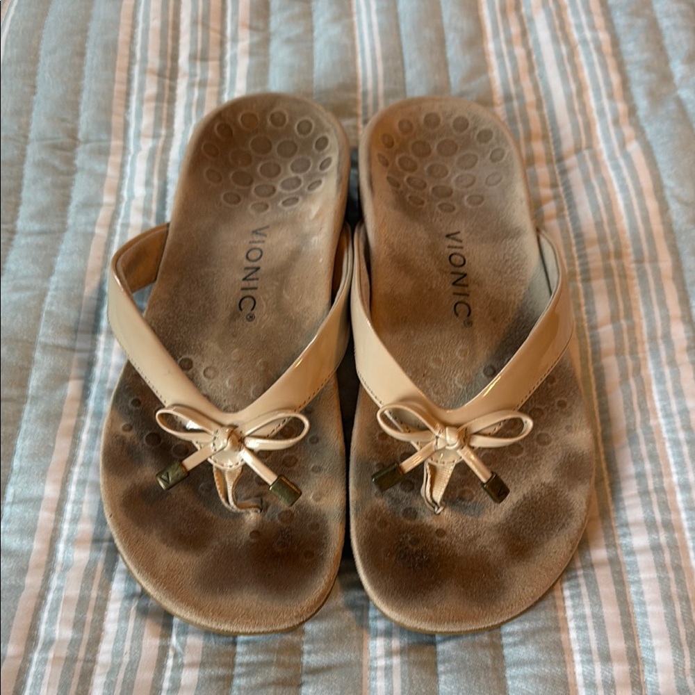 Vionic Tan Flip Flop Sandals with Bow size 8.5
